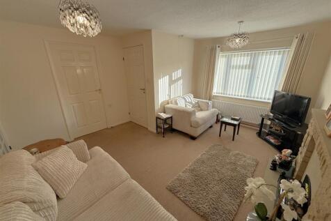 Living Room B.JPG