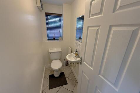 Downstairs WC.JPG