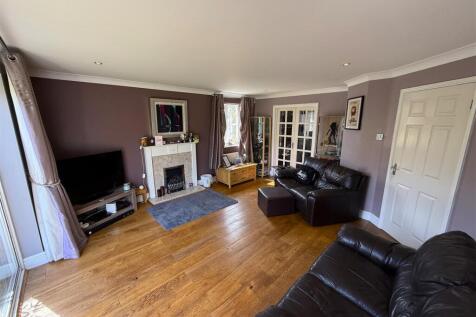 Living Room B.JPG
