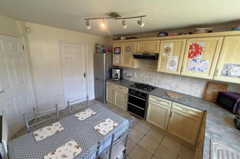 Dining Kitchen B.JPG