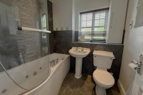 Family Bathroom.JPG
