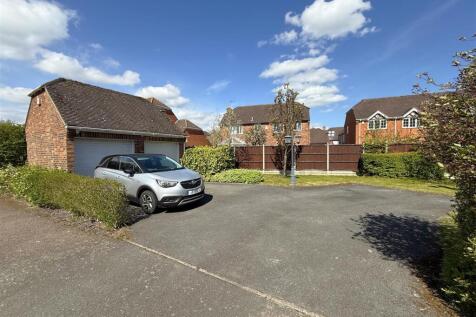 Private Drive  &#43; Garage.JPG