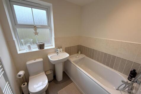 Family Bathroom.JPG