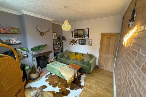 Living Room B.JPG