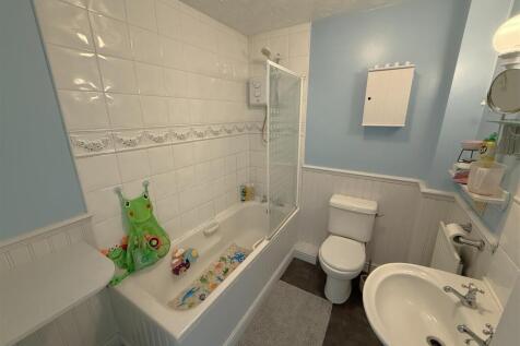 Family Bathroom.JPG