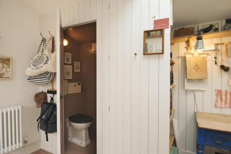 Downstairs WC.jpg