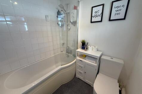 Bathroom.JPG