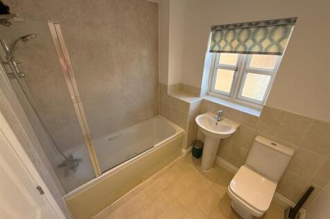 Family Bathroom.JPG