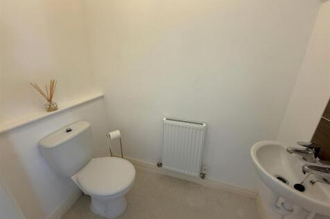 Downstairs WC.JPG