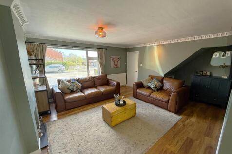 Living Room B.JPG