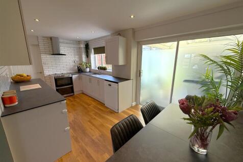 Dining Kitchen A.JPG