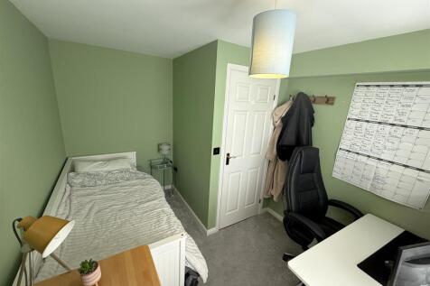 Bedroom 4.JPG