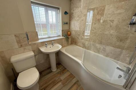 Family Bathroom.JPG