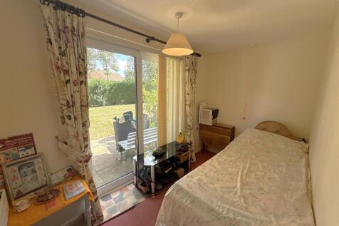 Bedroom 2.JPG
