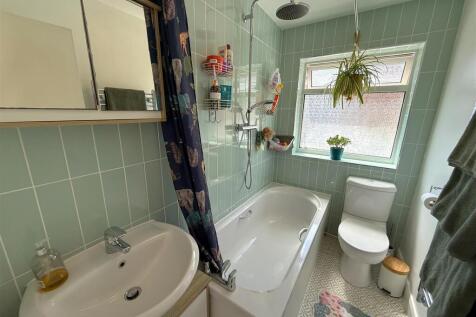 Bathroom.JPG