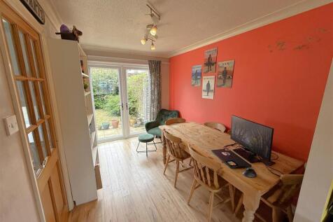 Dining Area.JPG