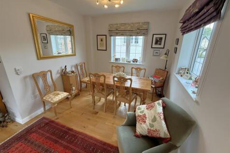Dining Area.JPG