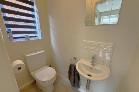 Downstairs WC.JPG