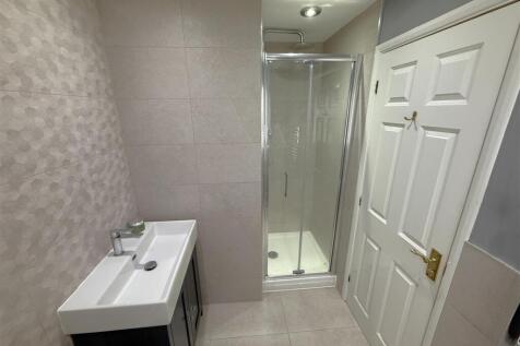 En-Suite B.JPG