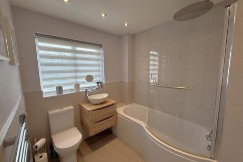 Family Bathroom.JPG