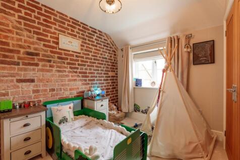 Bedroom 4.jpg