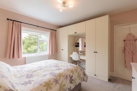 Bedroom 1B.jpg