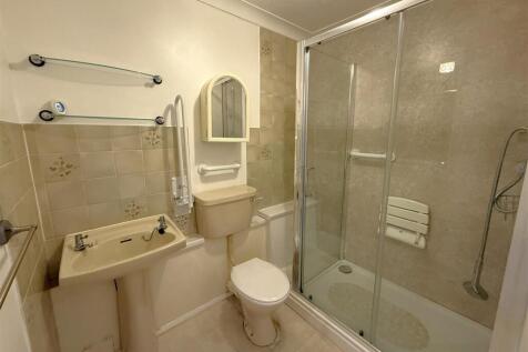Shower Room.JPG