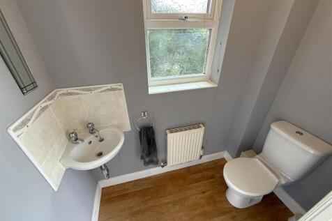 Downstairs WC.JPG