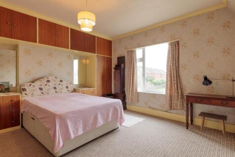 Bedroom 1.jpg