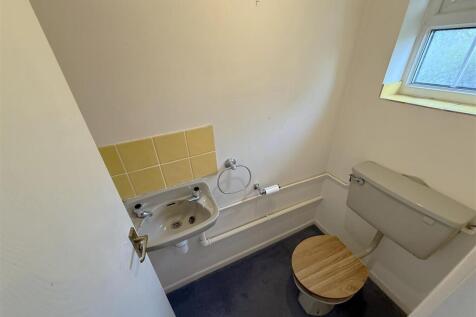 Downstairs WC.JPG