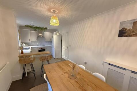 Kitchen Dining B.JPG