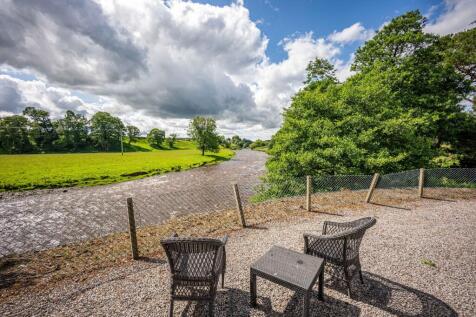 Minister&#39;s Pool Lodge garden