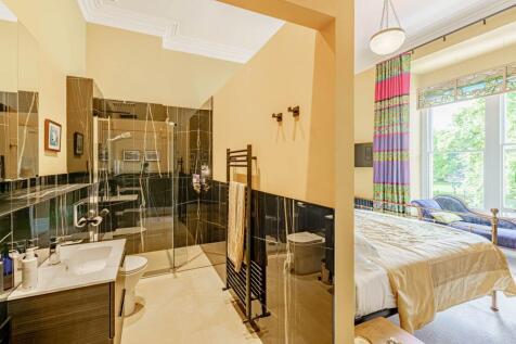 Master Bedroom Bathroom