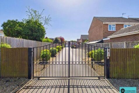 Private Gated Entrance 