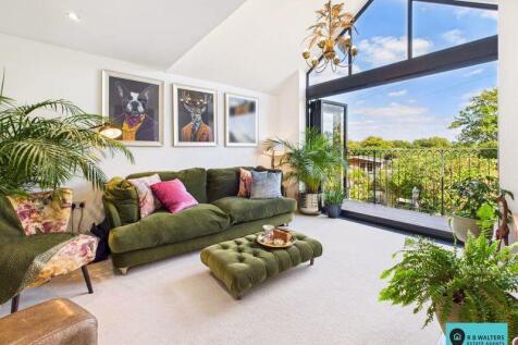 Living Room/Bedroom