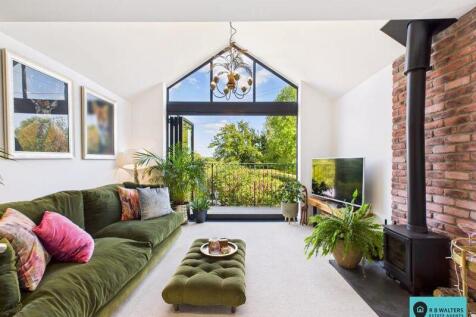 Living Room/Bedroom