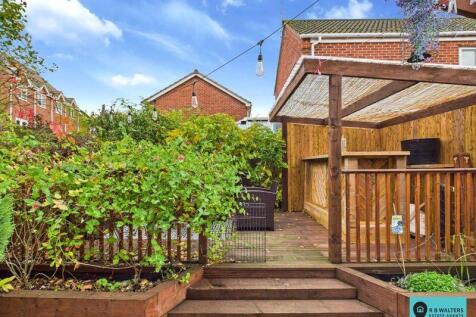 Bar &amp; Seating Area 