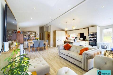 Living/Dining Area 