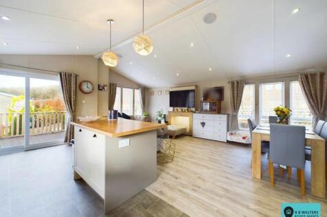 Living/Dining Area 