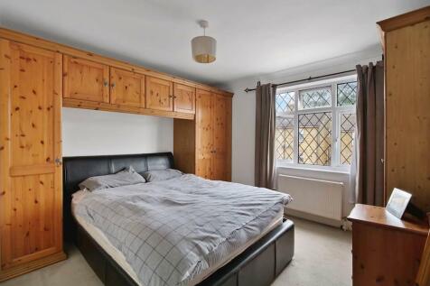 Master Bedroom Adelaide Road.jpg