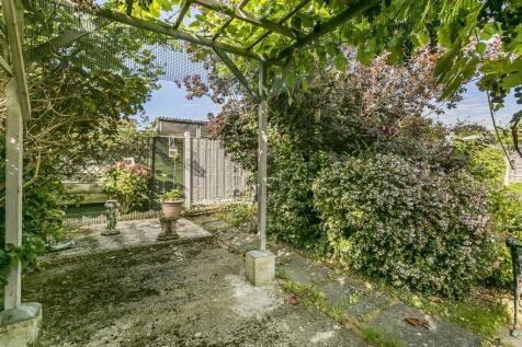 Garden 5 Cambridge Road.JPG