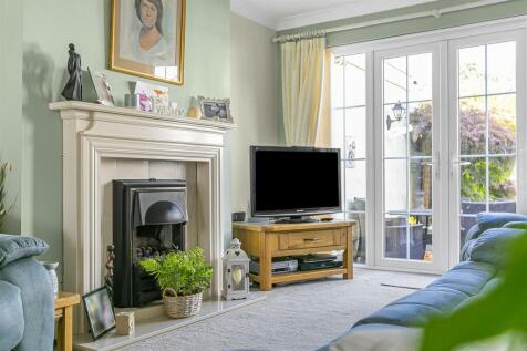 Avondale Road - Living.jpg