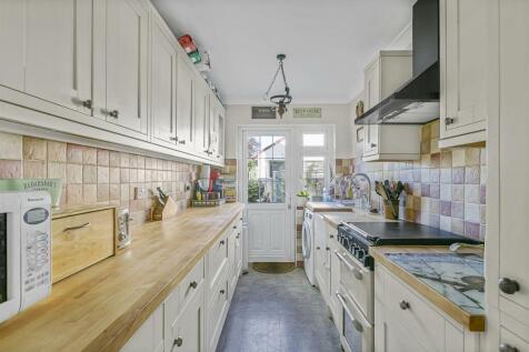 Avondale Road - Kitchen - Copy.jpg