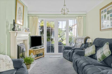 Avondale Road - Living 3.jpg