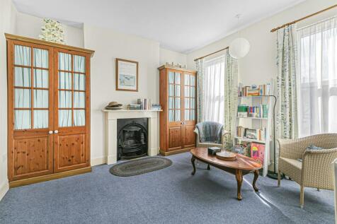 Front Living Room Stanwell Road.jpg