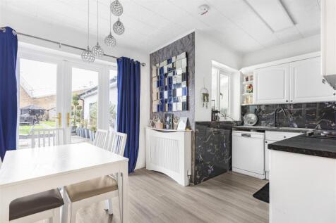Dining open plan1 Sandells Ave.jpg