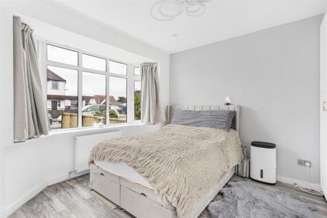 Bedroom 2 Sandells Ave.jpg