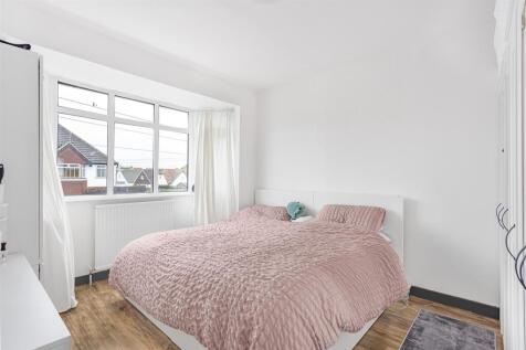 Bedroom 1 Sandells Ave.jpg