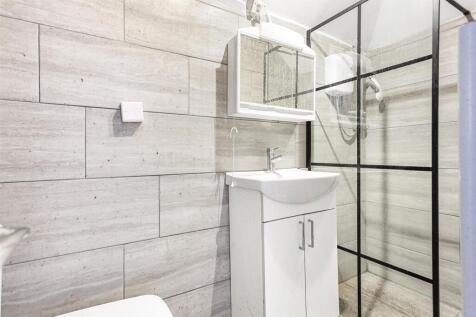 London Road - Bathroom.JPG