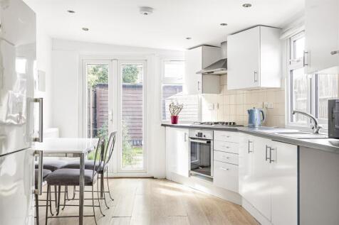 London Road - Kitchen 2.JPG